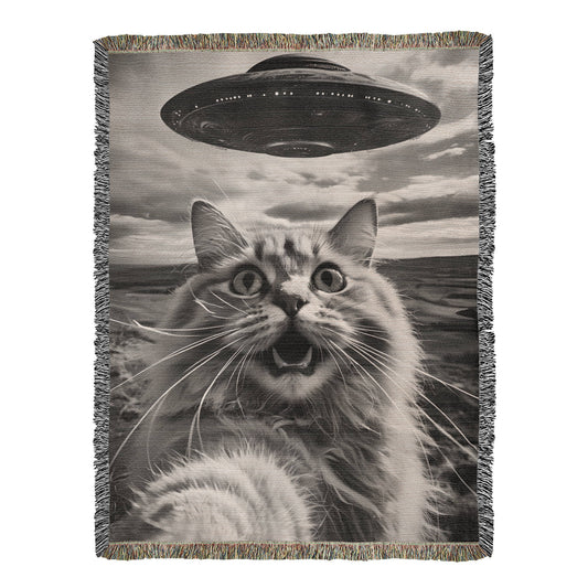 Cat Selfie with Alien UFO Weird Funny Meme 100% Cotton Throw Blanket 60x80"